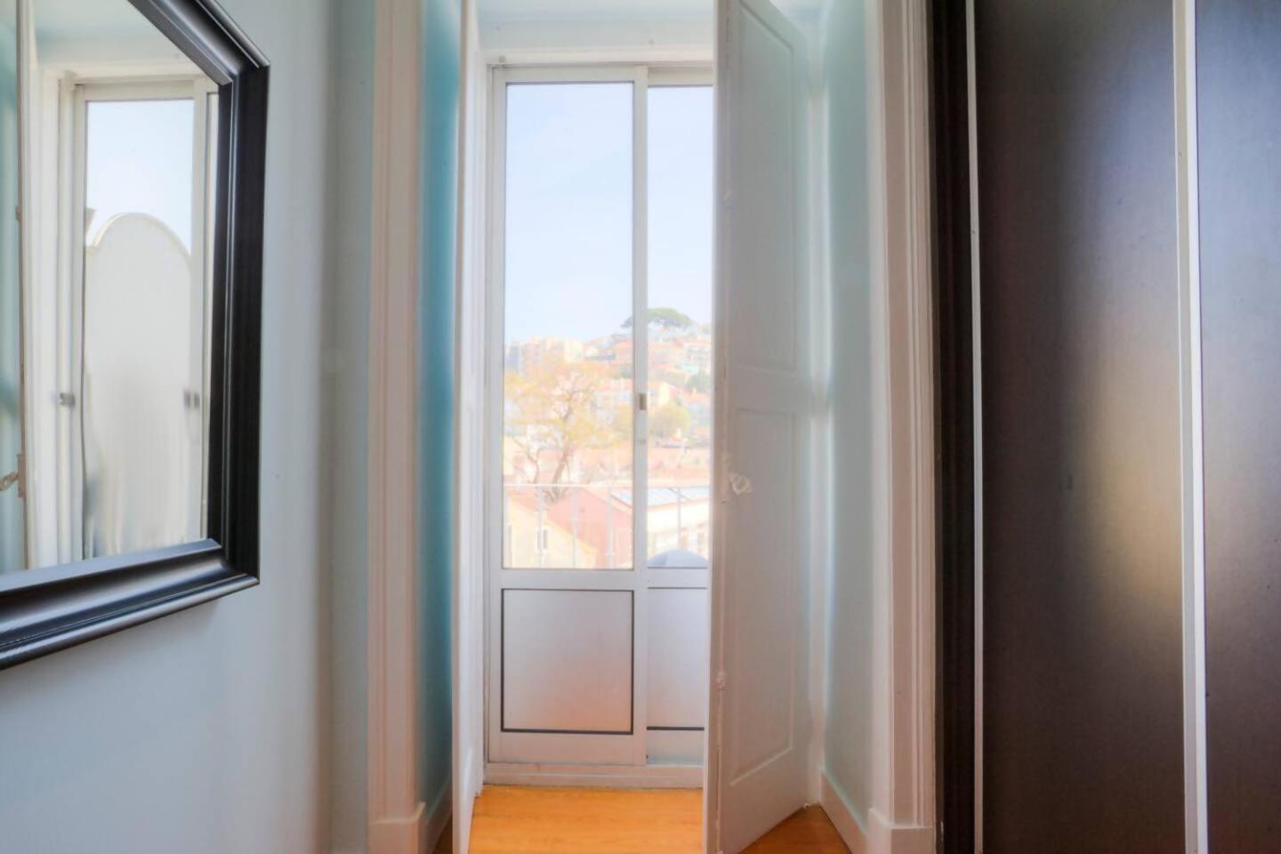 Lisbon Martim Moniz Apartment Bagian luar foto